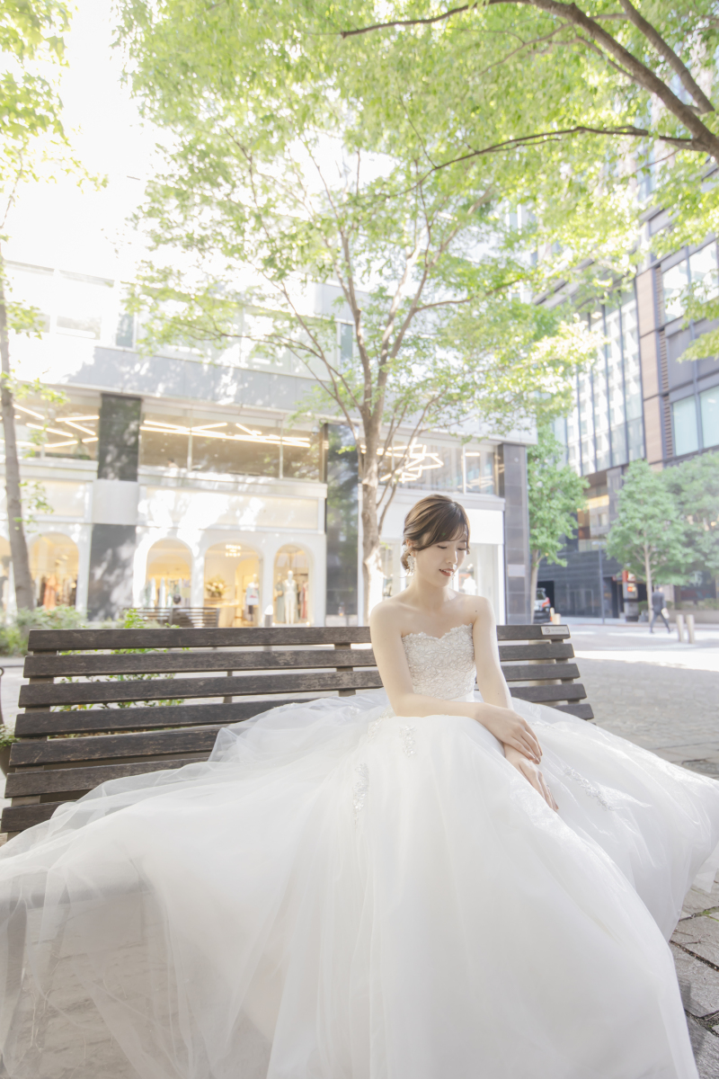 飾らない美しさ、洗練されたシンプルドレス*