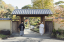 肥後細川庭園で楽しむ、紅葉シーズンの和装ロケーション