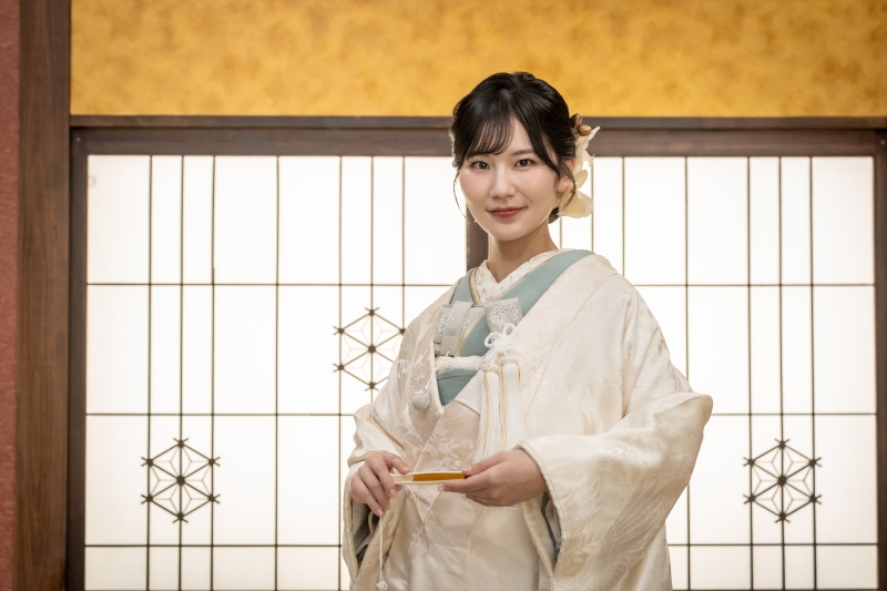 2度可愛さが楽しめる【白無垢×色掛下】