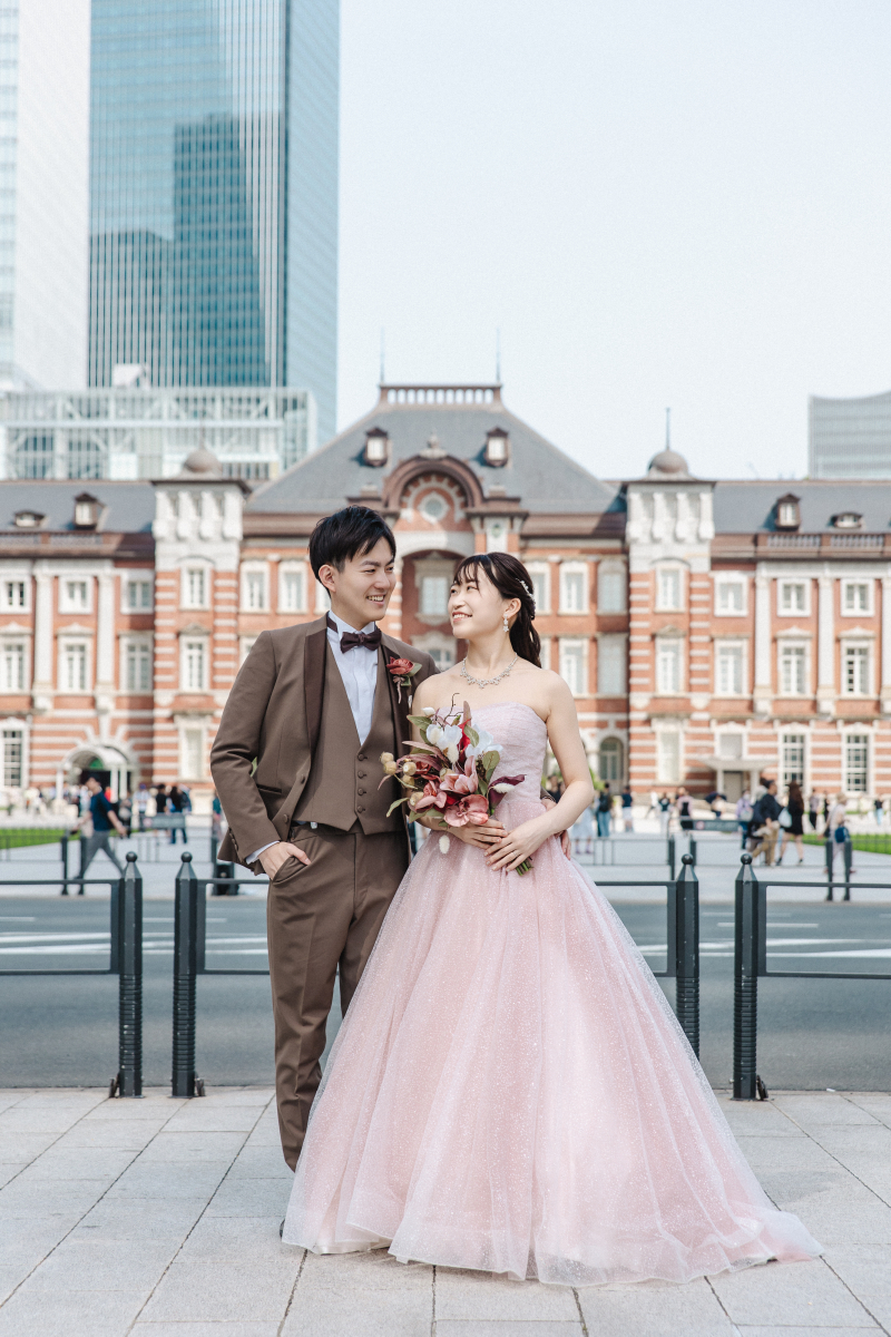 陽だまりにきらめく、ピンクグリッタードレスのフォトウェディング