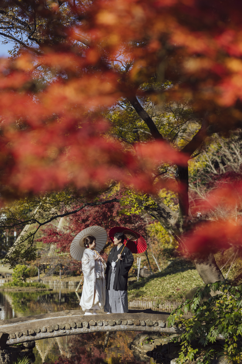 肥後細川庭園で楽しむ、紅葉シーズンの和装ロケーション