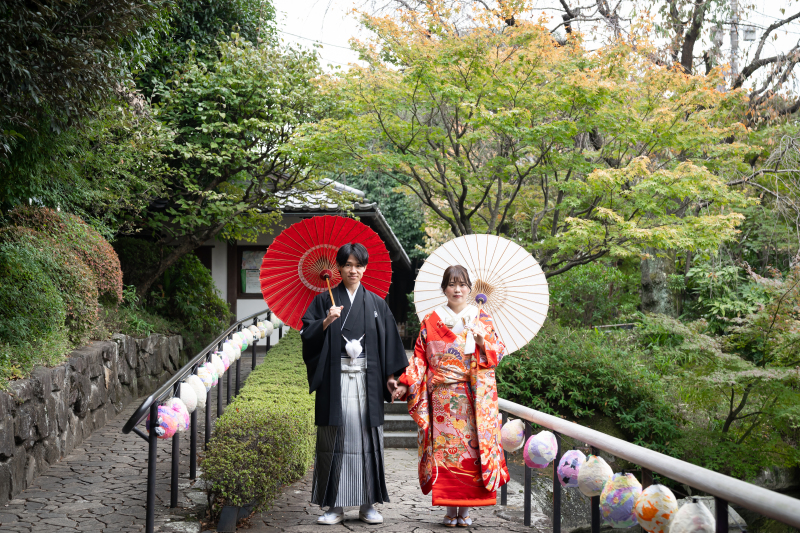11月中旬、緑に包まれる目白庭園で和装ロケーション