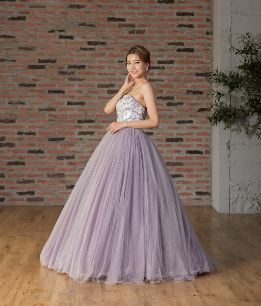 ドレスの紹介です！！