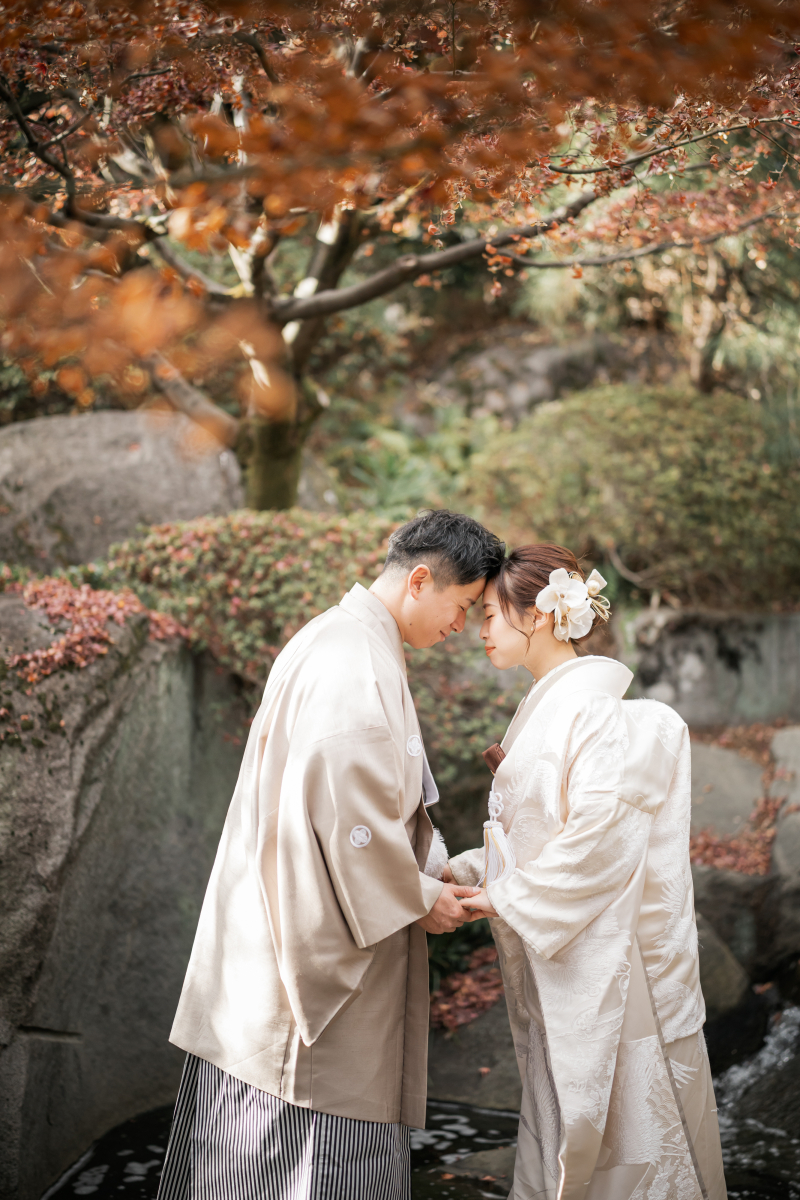 目白庭園で和装フォトウェディング★紅葉と番傘が彩る、凛とした一日