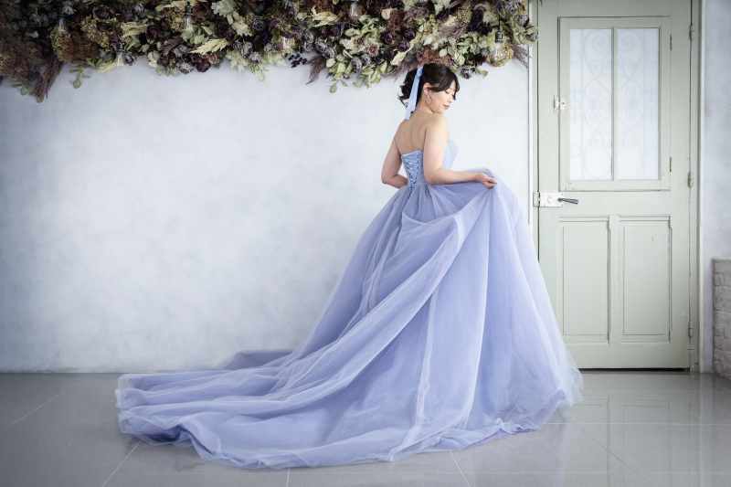 淡色で魅せる大人可愛いドレス*・*:.。.