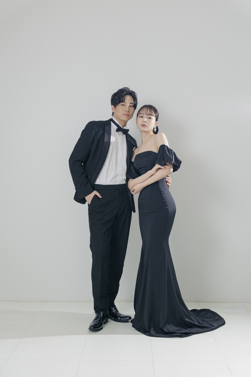【ホワイトスタジオ × 洋装】ミニマルに残す、韓国フォトスタイル♡