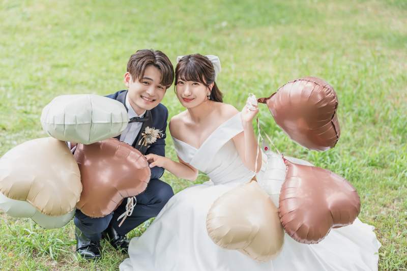 飾らない美しさ、洗練されたシンプルドレス*