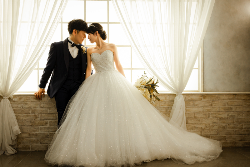 胸元で変わる印象美。ネックラインのおさらい