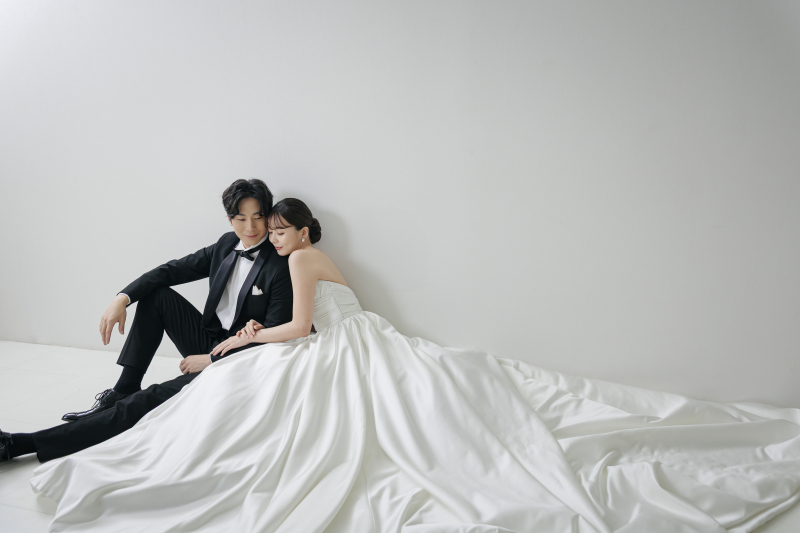 白背景スタジオの魅力★どんな衣装も映えるシンプル空間