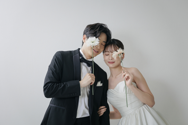 白背景スタジオの魅力★どんな衣装も映えるシンプル空間