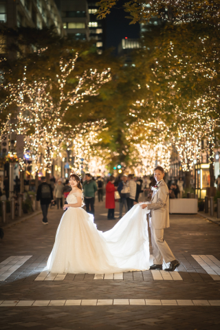 都会の輝きに溶け込む冬前撮り。丸の内ロケーション撮影
