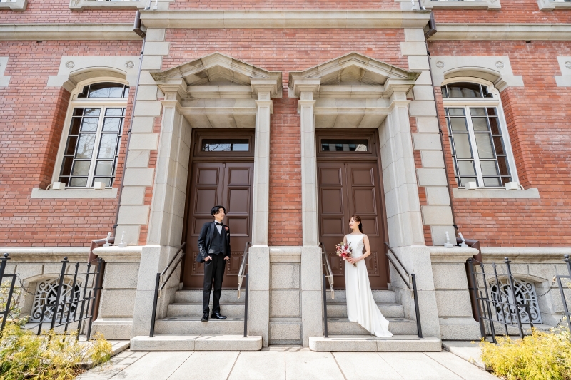 飾らない美しさ、洗練されたシンプルドレス*