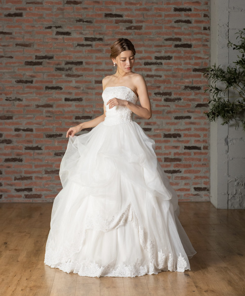 ドレスの紹介です！！