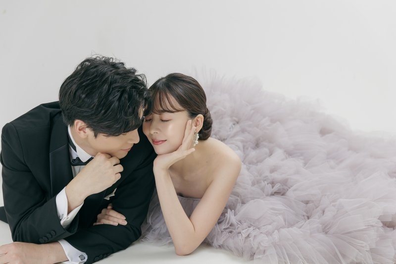 【ホワイトスタジオ × 洋装】ミニマルに残す、韓国フォトスタイル♡
