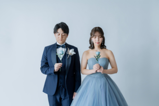 やわらかな透明感と、凛としたネイビーをまとって