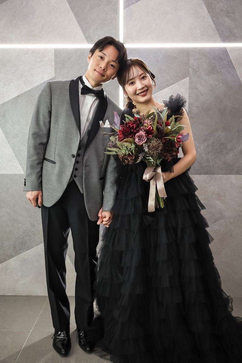 ブラックドレスだからこそ叶う♪シンプルポーズの魅力