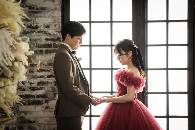 可憐な美しさを纏うピンクドレス