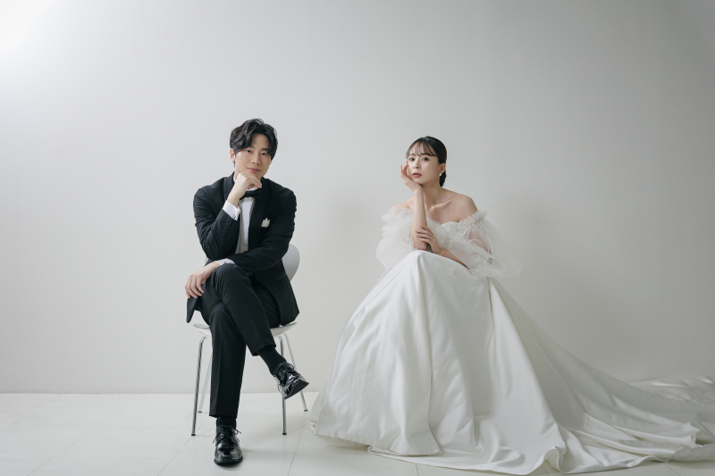 【ホワイトスタジオ × 洋装】ミニマルに残す、韓国フォトスタイル♡