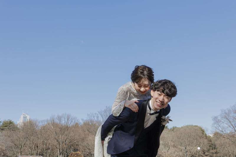 【自然光が一番きれいな時間に】代々木公園で叶える“昼間の洋装前撮り”