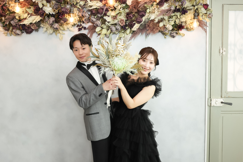 ブラックドレスだからこそ叶う♪シンプルポーズの魅力