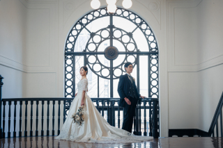 七分袖サテンドレスの美しさ