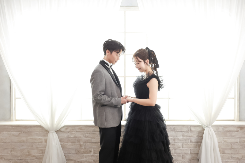 ブラックドレスだからこそ叶う♪シンプルポーズの魅力