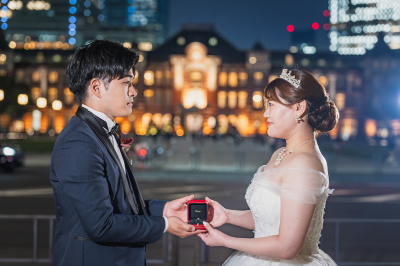 ドレスの生地は、サテンにする？ チュールにする？