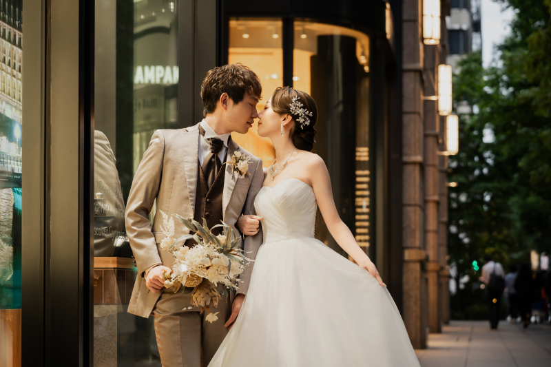 飾らない美しさ、洗練されたシンプルドレス*