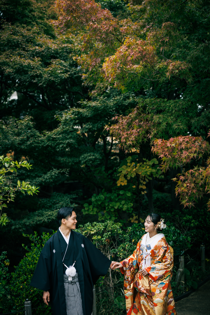 深い緑と紅葉に包まれる♡花畑庭園の和装フォト