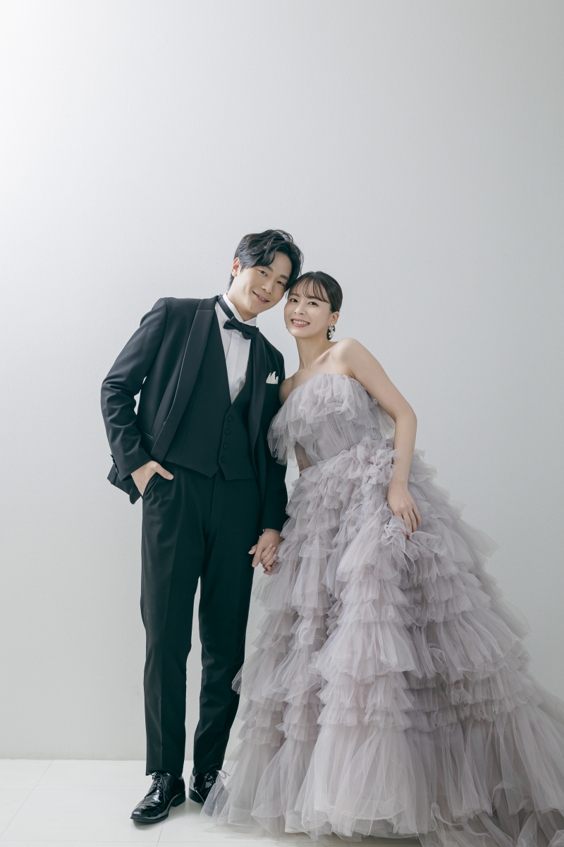 【ホワイトスタジオ × 洋装】ミニマルに残す、韓国フォトスタイル♡