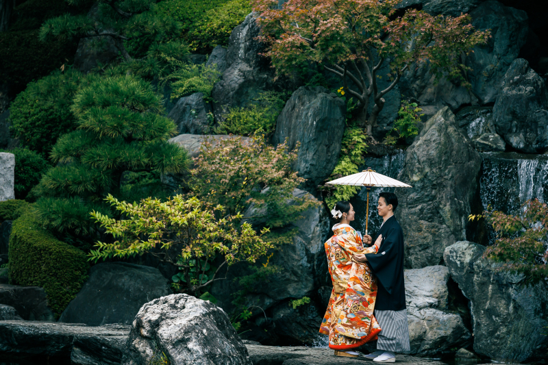 深い緑と紅葉に包まれる♡花畑庭園の和装フォト