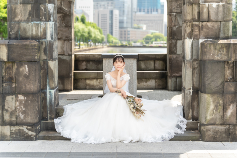 東京駅の昼撮影で叶う♪自然体のフォトウェディングポーズ
