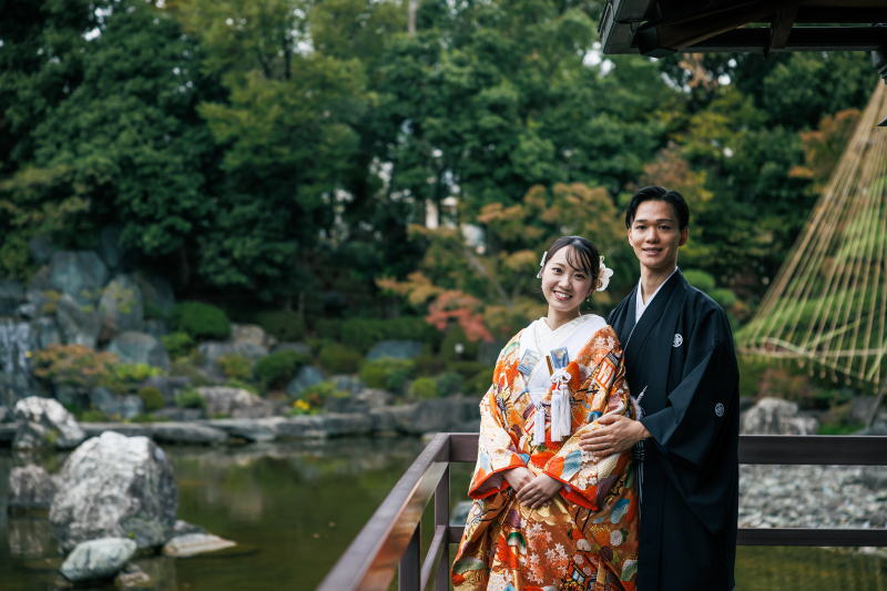 深い緑と紅葉に包まれる♡花畑庭園の和装フォト