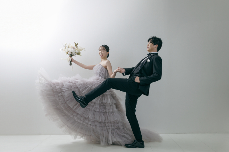 【ホワイトスタジオ × 洋装】ミニマルに残す、韓国フォトスタイル♡