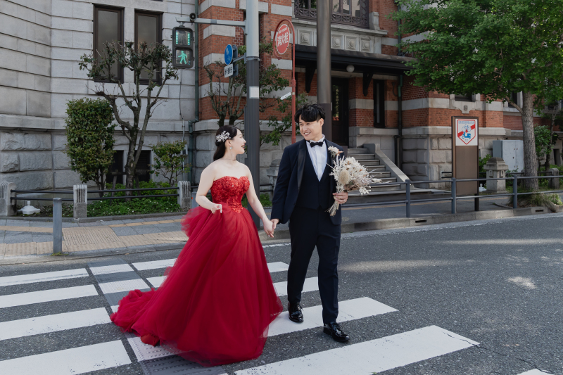 カラードレスで叶えるお洒落なロケーションフォト