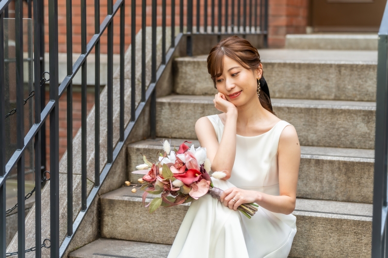 飾らない美しさ、洗練されたシンプルドレス*