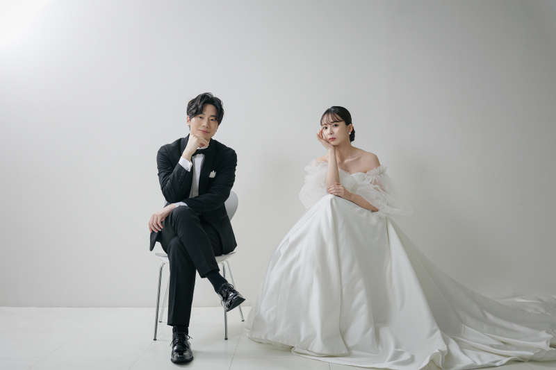 白背景スタジオの魅力★どんな衣装も映えるシンプル空間