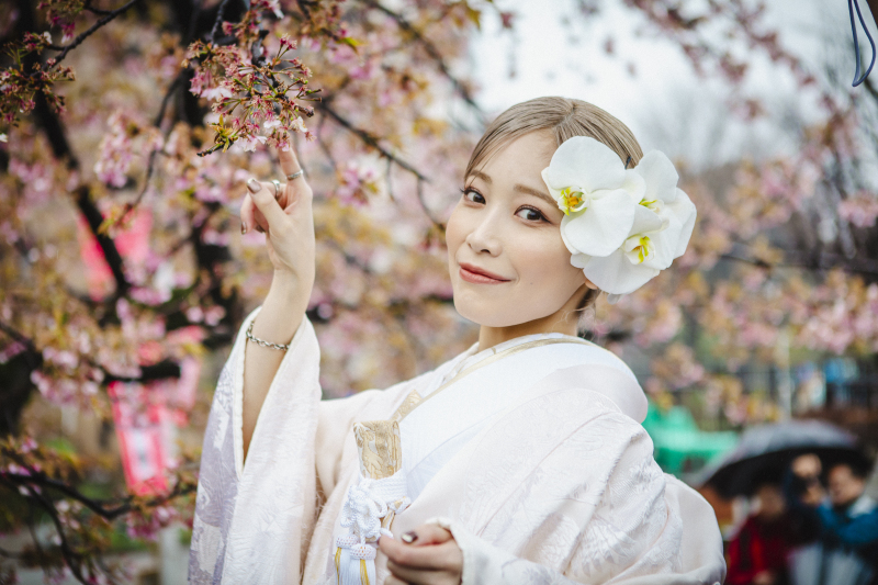 淡色で魅せる大人可愛いドレス*・*:.。.