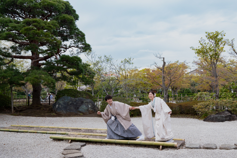 春の和装ロケーション撮影 in平成庭園｜白無垢と桜に包まれる昼フォトウェディング