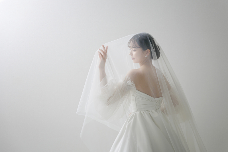 【ホワイトスタジオ × 洋装】ミニマルに残す、韓国フォトスタイル♡
