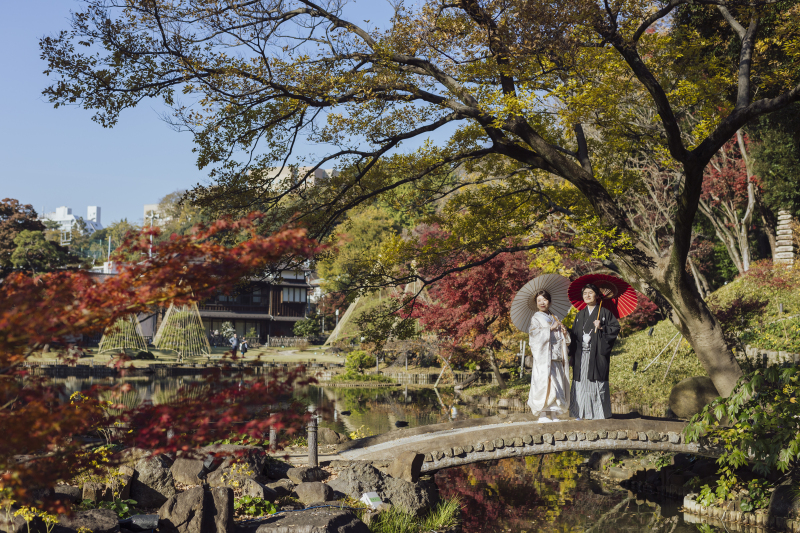 肥後細川庭園で楽しむ、紅葉シーズンの和装ロケーション