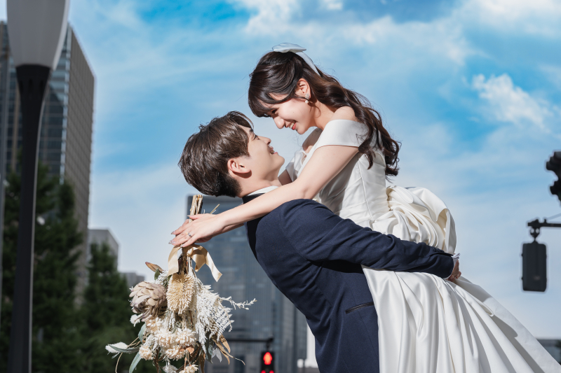 飾らない美しさ、洗練されたシンプルドレス*