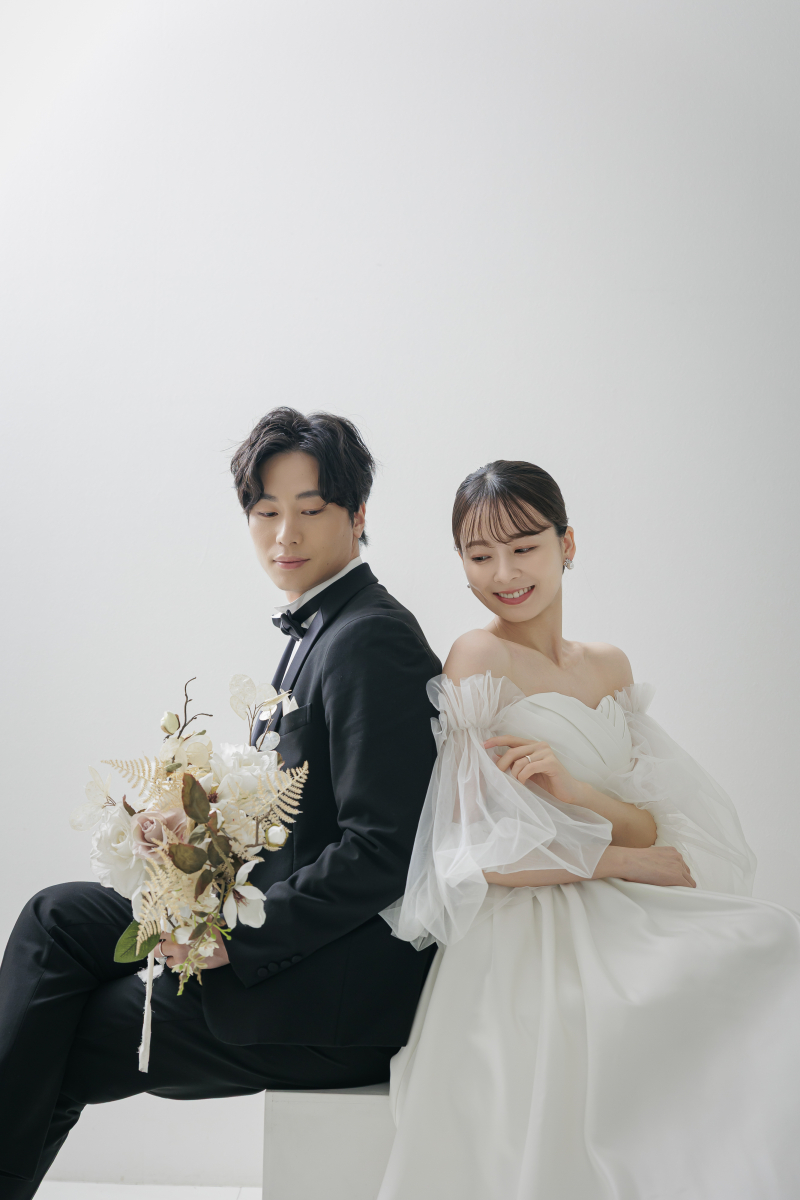 【ホワイトスタジオ × 洋装】ミニマルに残す、韓国フォトスタイル♡