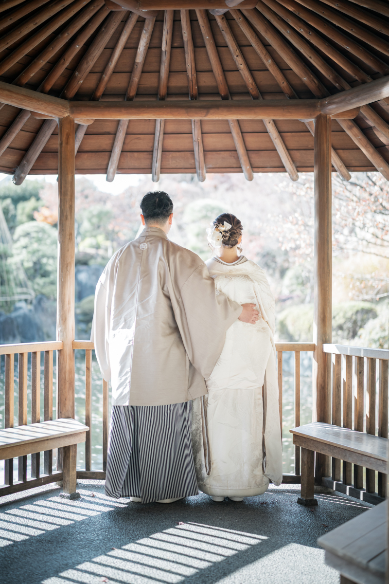 目白庭園で和装フォトウェディング★紅葉と番傘が彩る、凛とした一日
