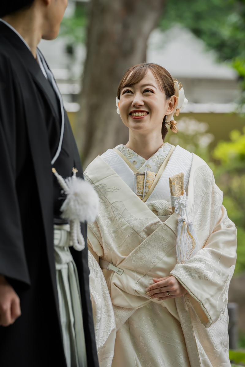 上品にも華やかにも。綿帽子で楽しむ白無垢フォト