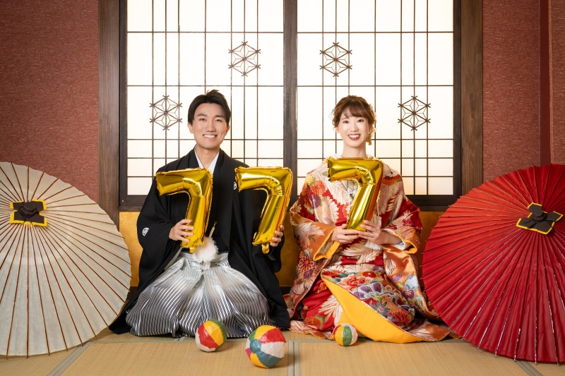 秋の庭園に映える色打掛★赤&times;金の華やかな和装コーディネートをご紹介