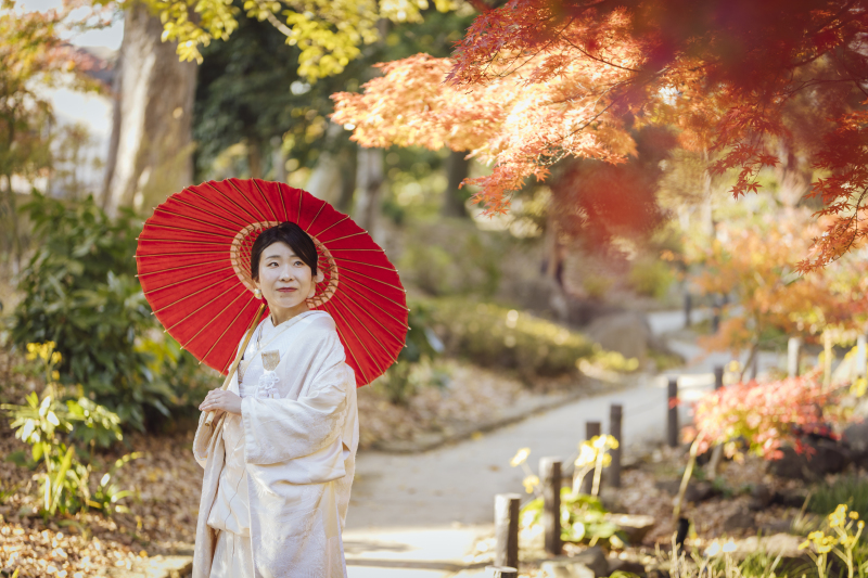 肥後細川庭園で楽しむ、紅葉シーズンの和装ロケーション