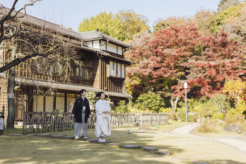 肥後細川庭園で楽しむ、紅葉シーズンの和装ロケーション