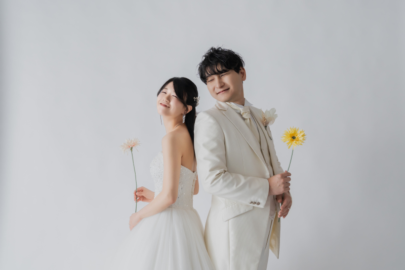 ふんわりホワイトで叶える、キュートなスタジオフォト♡