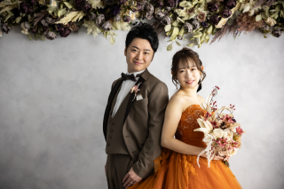 あたたかさ、親しみの意味を持つオレンジカラードレスのご紹介☺